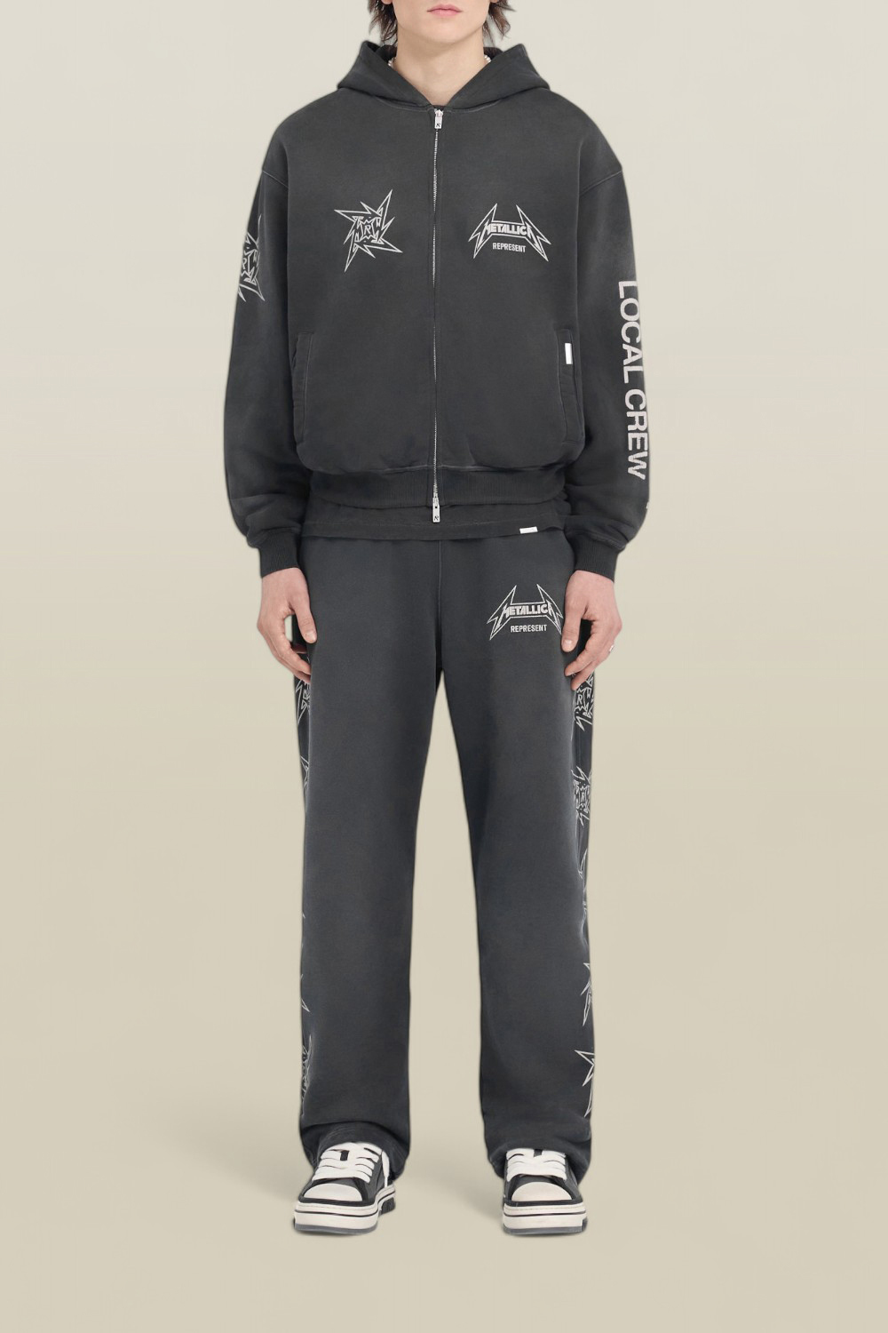 תמונת כל הלוק של רפרזנט X מטאליקה סווטשירט